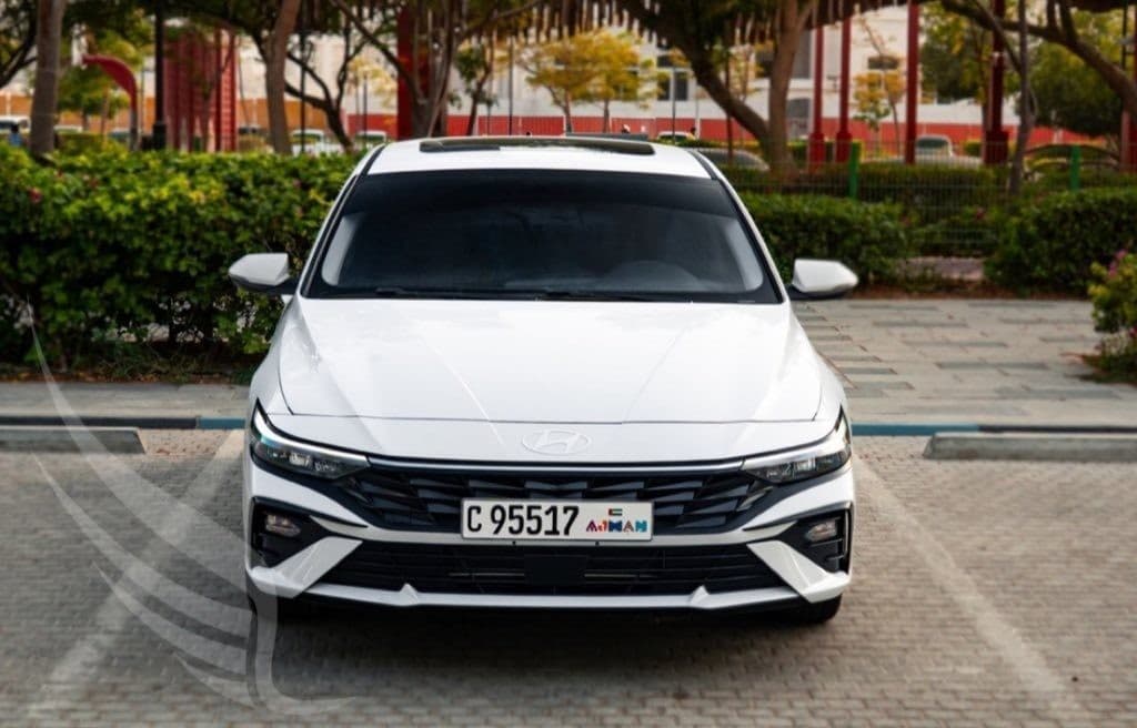 Hyundai Elantra 2025 — photo 3 of 4