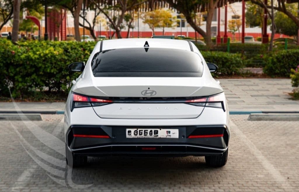 Hyundai Elantra 2025 — photo 4 of 4