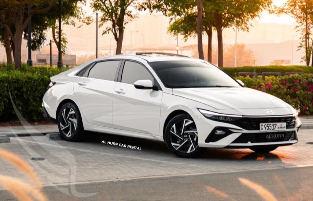Hyundai Elantra 2025 — photo 1 of 4